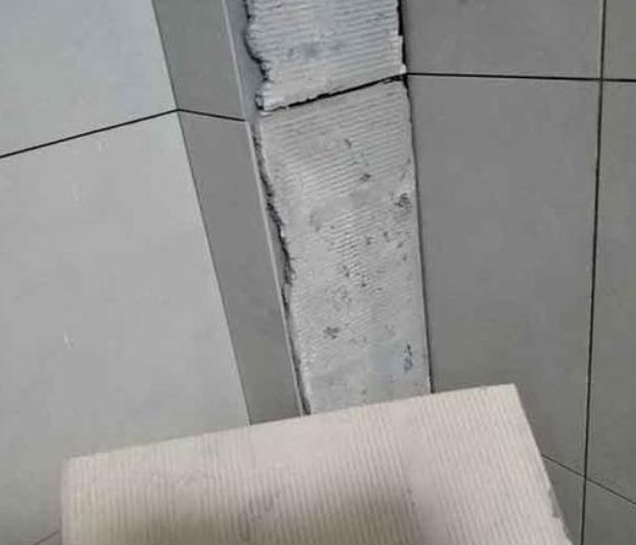 驻马店瓷砖空鼓维修公司分享下厨房瓷砖脱落的补救措施。